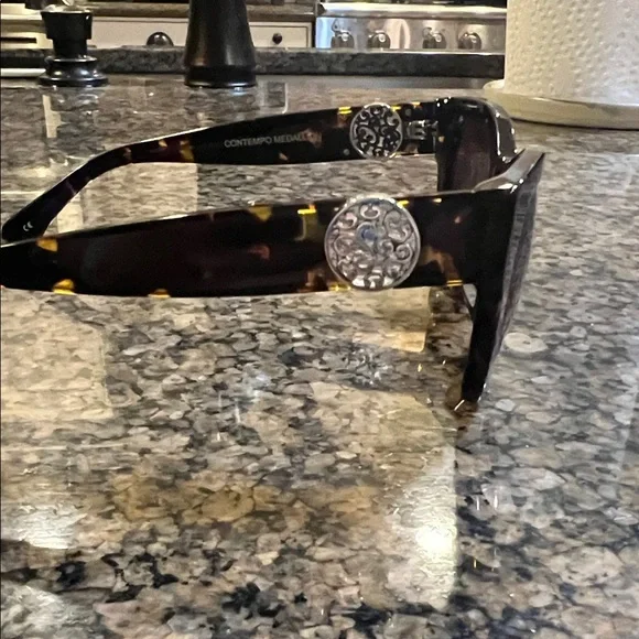 New Brighton Contempo Medallion Sunglasses - Picture 3 of 7